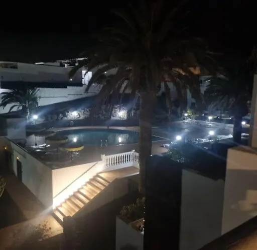 B16 Caleton Blanco Puerto del Carmen (Lanzarote)